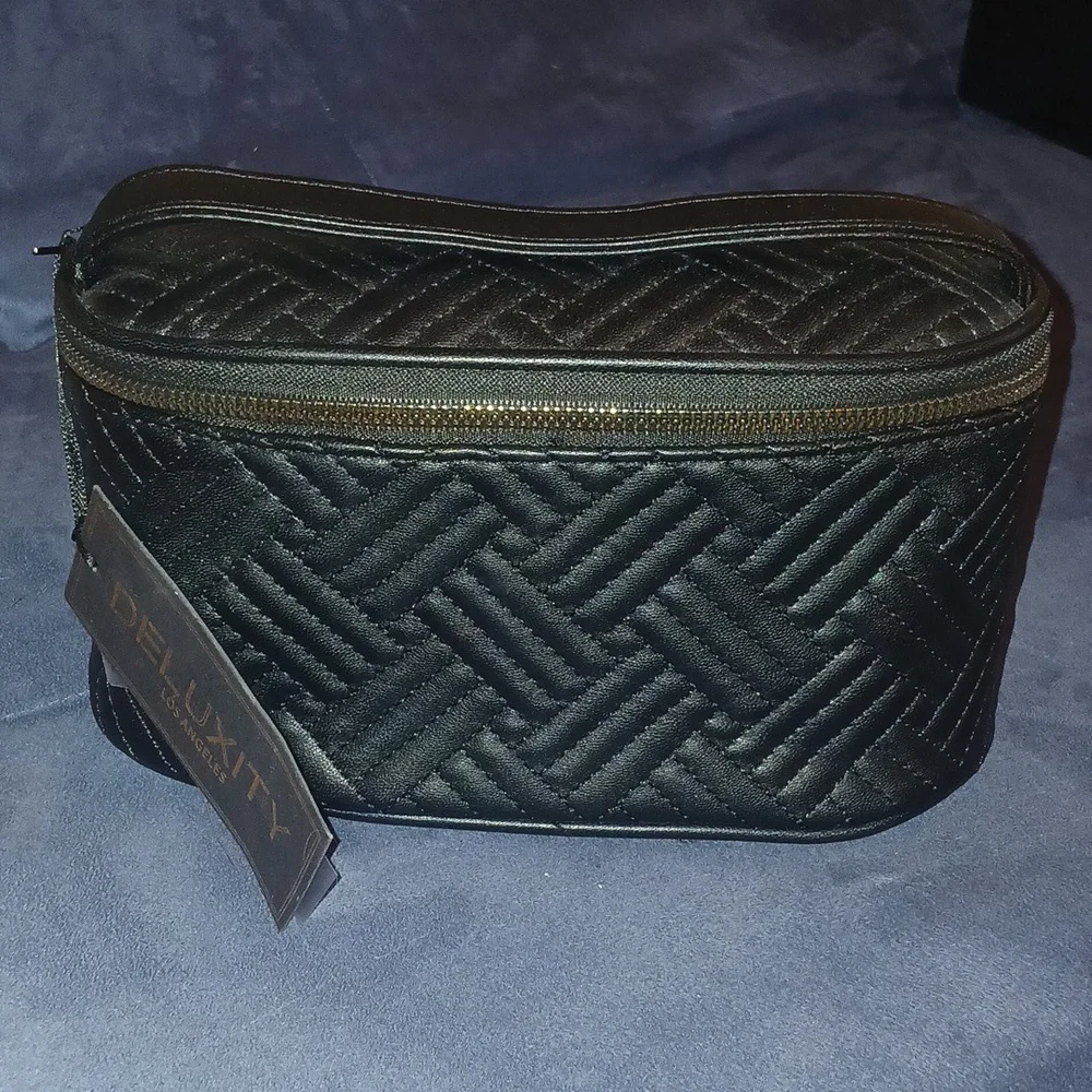 Deluxity Black Quilted Cosmetic Bag